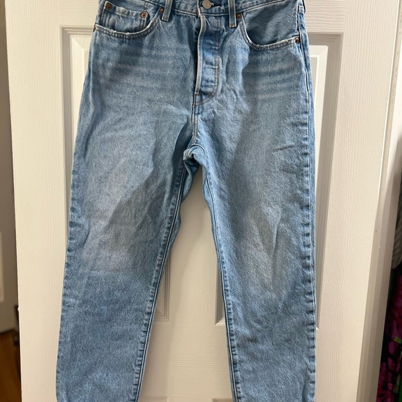 Levi’s Women’s 501 Crop Jeans - Picture 4 of 13